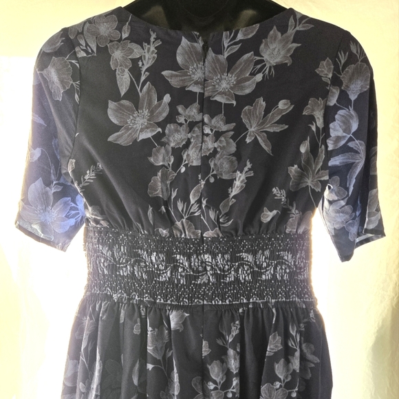 Beautiful Dress - Picture 7 of 11